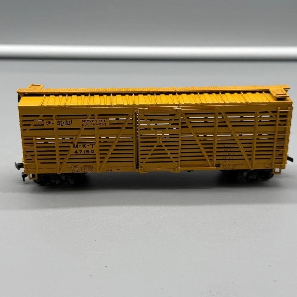 HO Scale M-K-T Katy 47150 Yellow Livestock Stock Car Missouri Kansas Texas